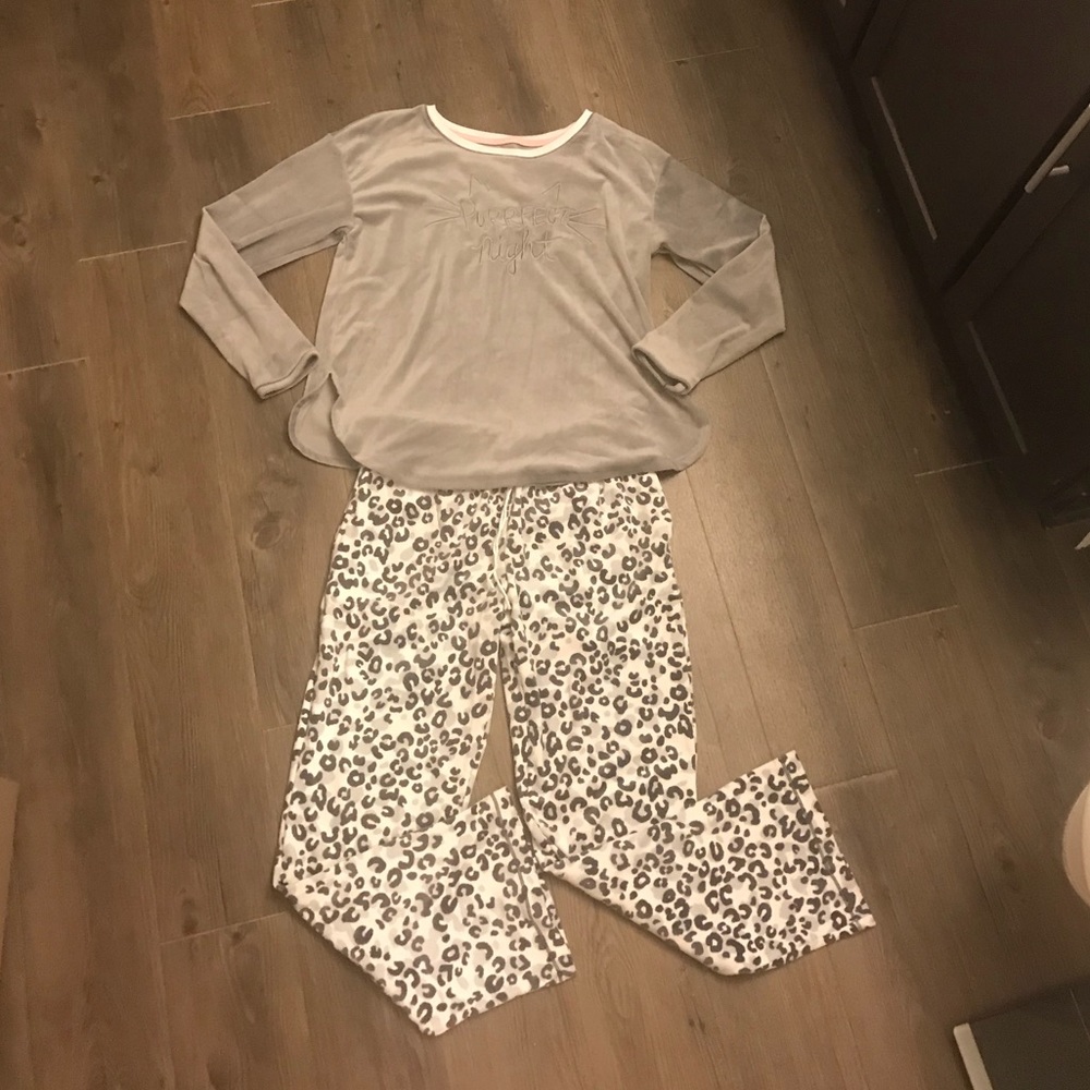Gift set! PJs and fuzzy socks!